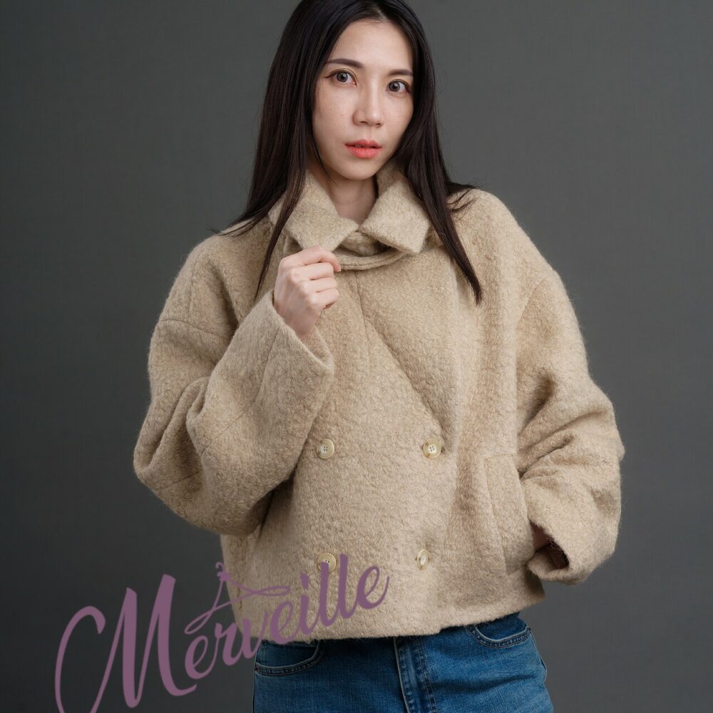 羊駝四扣短版外套~杏色